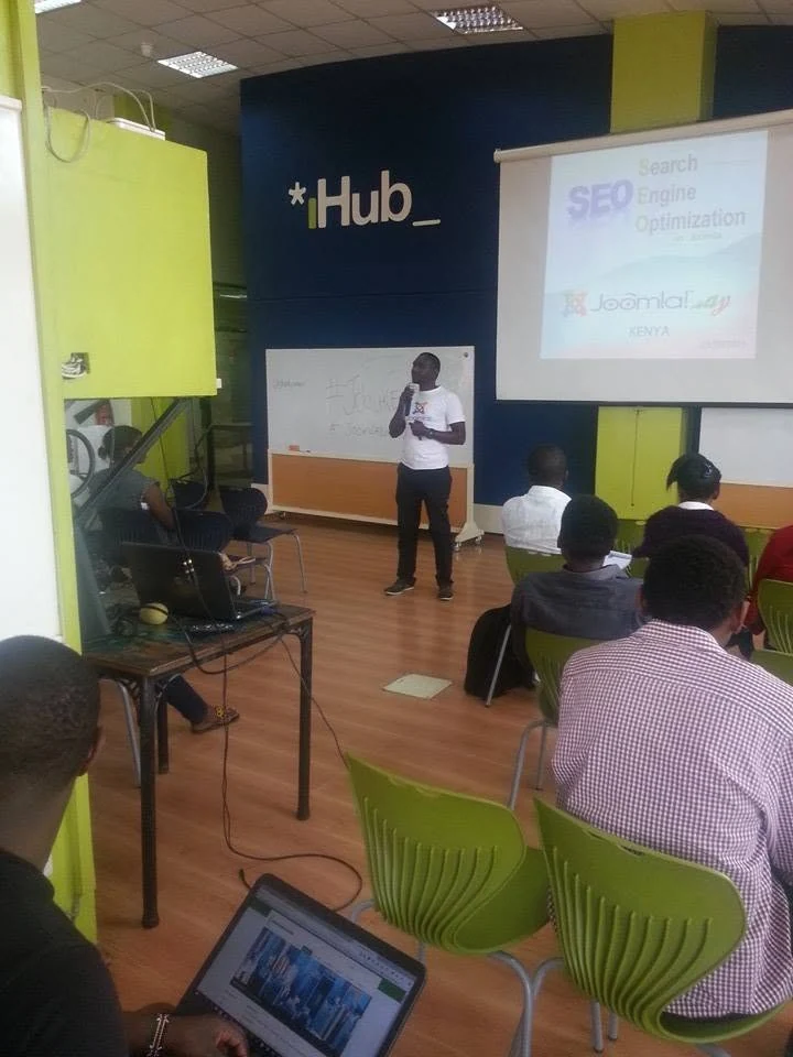 Fred Abunyanga speaking about search engine optimisation at iHub, Nairobi, Kenya, in 2014.